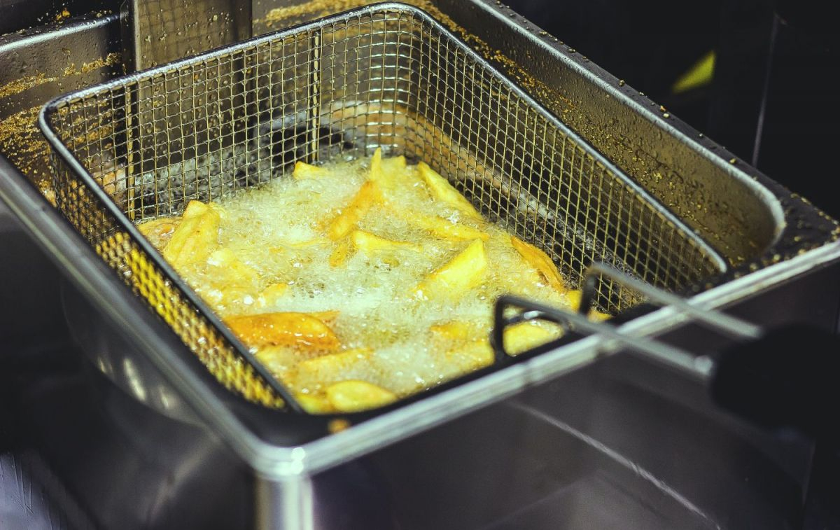 Patatas fritas con aceite de girasol / UNSPLASH