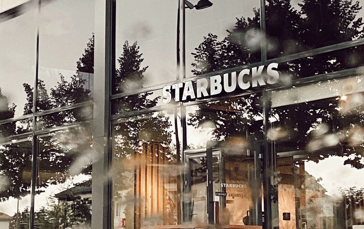 Un establecimiento de Starbucks en Rusia / PEXELS