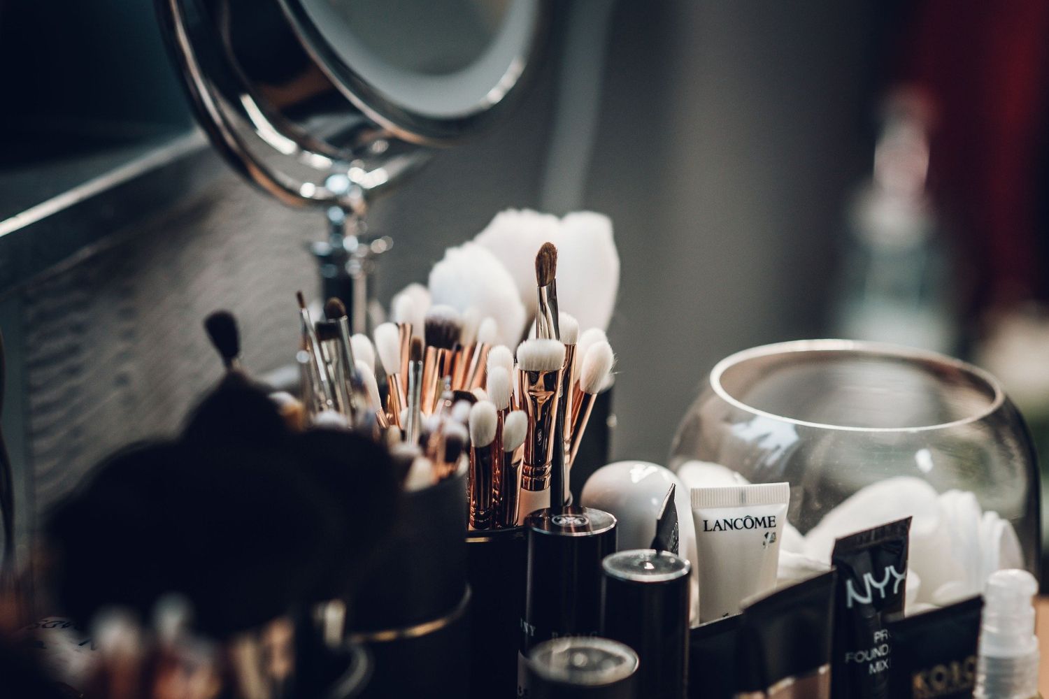 Productos de maquillaje en un tocador / PEXELS Productos de maquillaje en un tocador / PEXELS