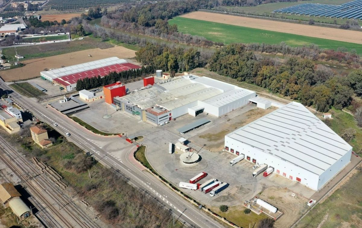 Vista aérea de la planta de producción y almacenes del Grupo Gallo en El Carpio / EP