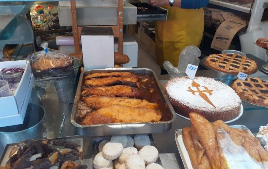 Torrijas en una pastelería / CG Torrijas en una pastelería / CG