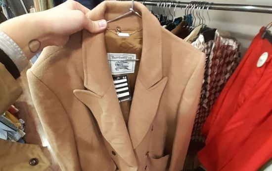 Un abrigo Burberry / CONSUMIDOR GLOBAL