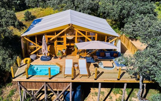 Una de las tiendas 'glamping' de La Dehesa Experiences con baño propio / LADEHESAEXPERIENCES Una de las tiendas 'glamping' de La Dehesa Experiences con baño propio / LADEHESAEXPERIENCES
