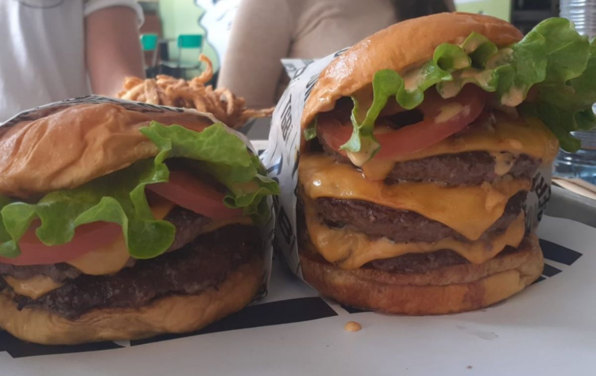 La burger de tres pisos / CG