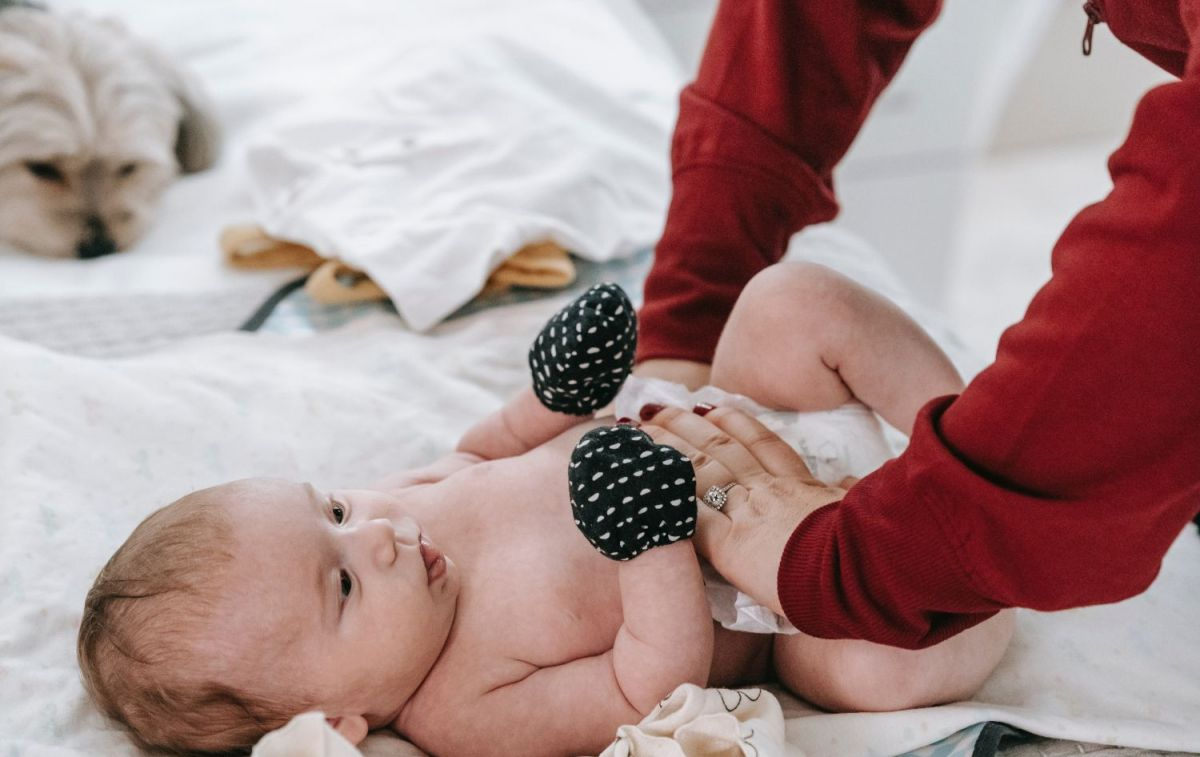 Un bebé con su pañal / PEXELS