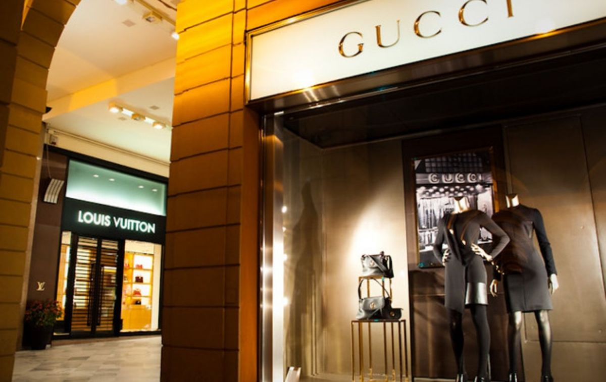 Dos establecimientos de las marcas de lujo Gucci y Louis Vuitton / FLICKR