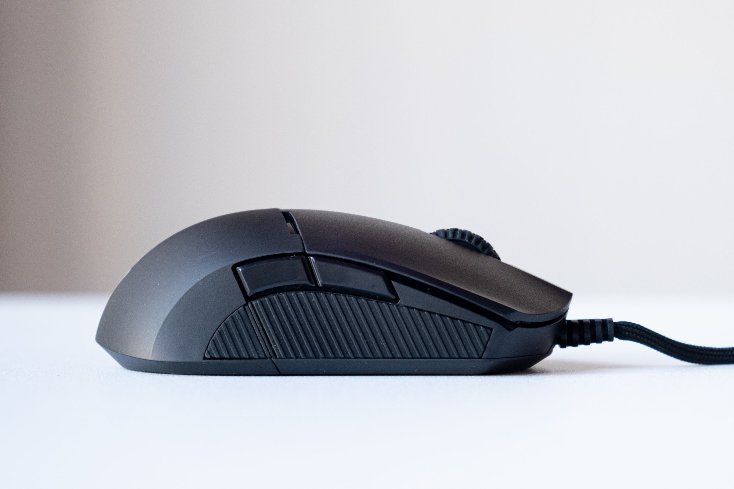 El ratón QPAD DX-700 pro 'gaming', la herramienta con la que se realizan los ataques / CG