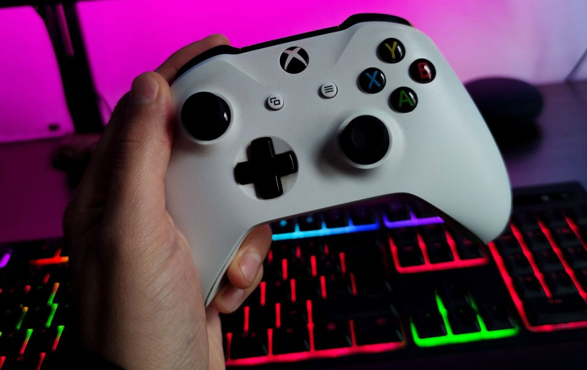 Mando de una consola para jugar a videojuegos / UNSPLASH Mando de una consola para jugar a videojuegos / UNSPLASH