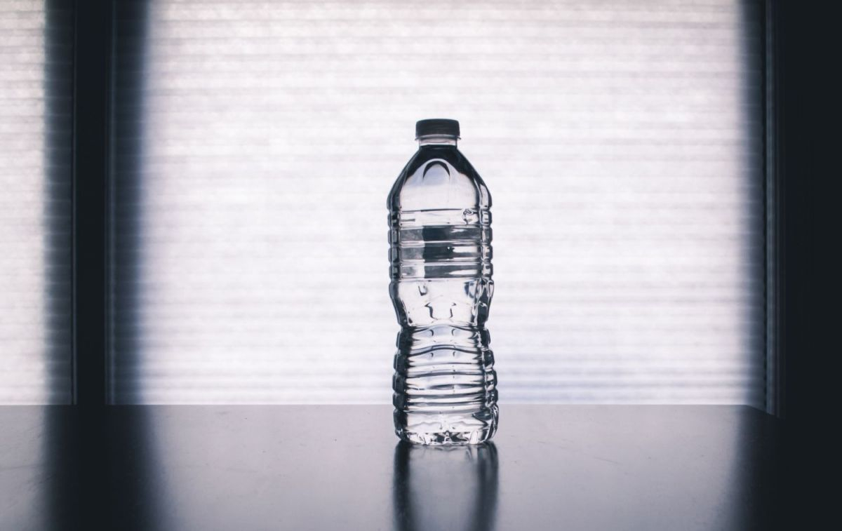 Una botella de agua / PEXELS