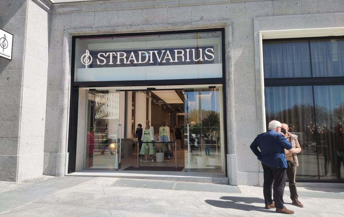  Entrada del Stradivarius de Plaza España / CG