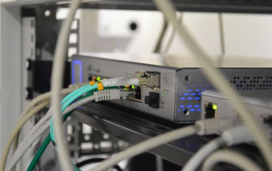 Un router para usar el internet / UNSPLASH Un router para usar el internet / UNSPLASH