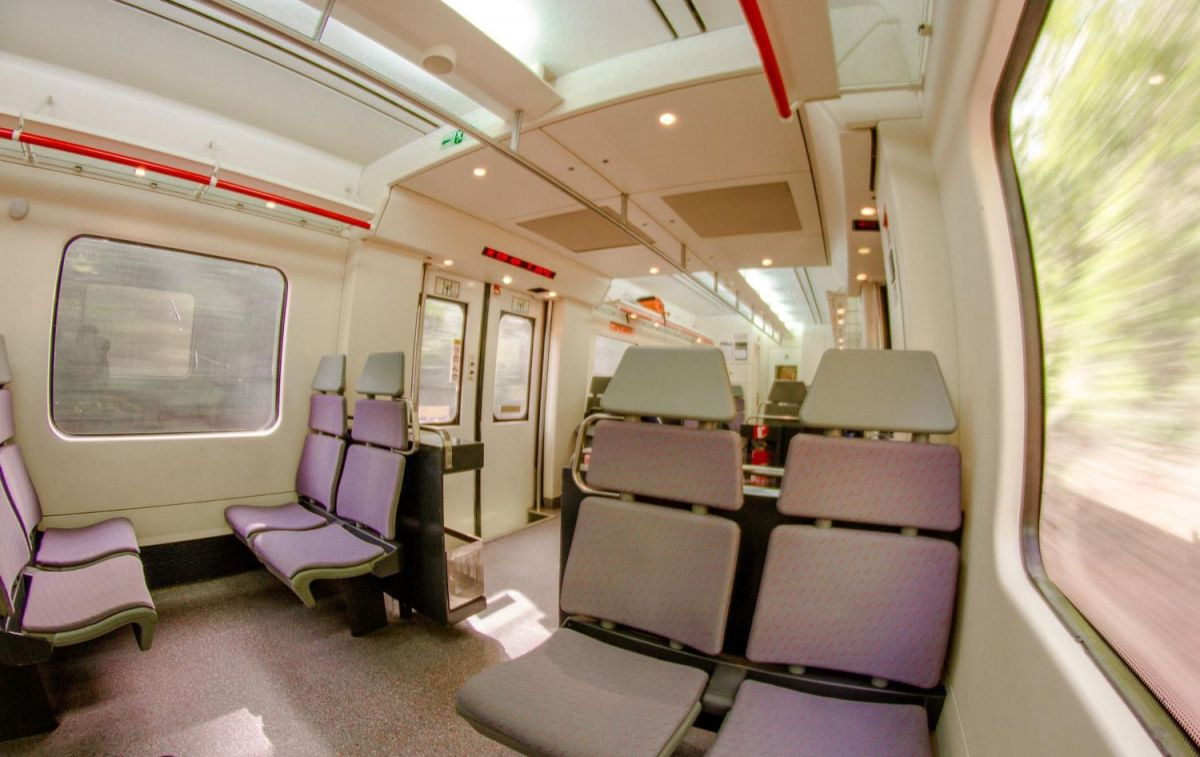 Interior de un tren / PIXABAY