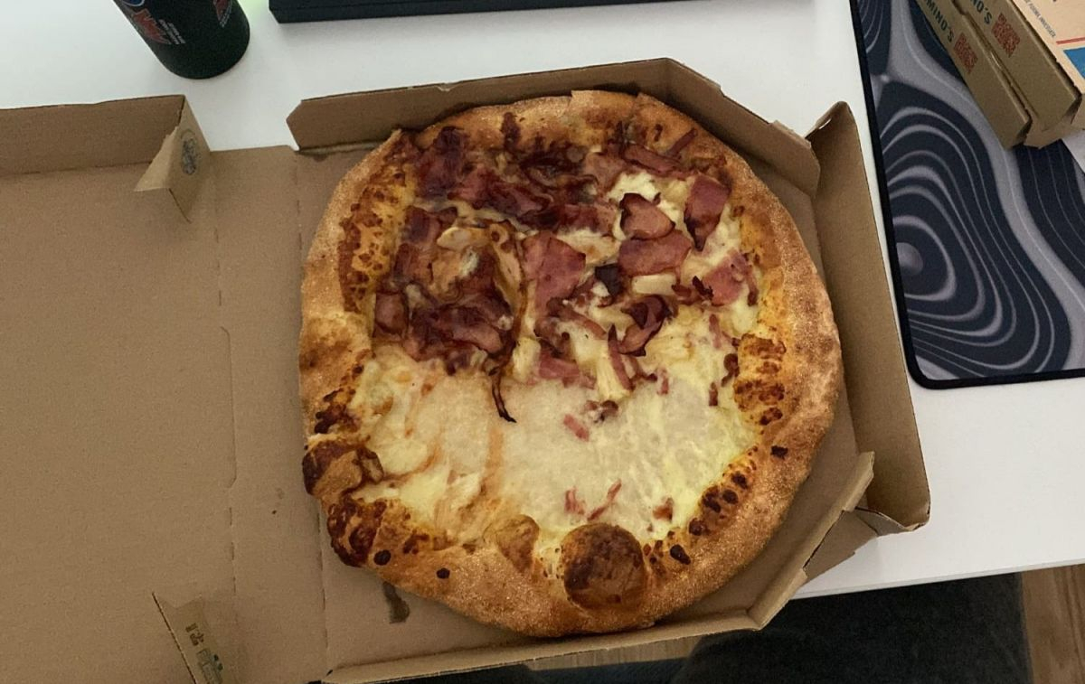 La pizza que recibió un cliente /ALEJANDRO LADRÓN