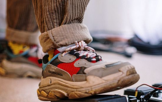 Las zapatillas de Balenciaga de 1.500€ que tu madre tiraría a la basura