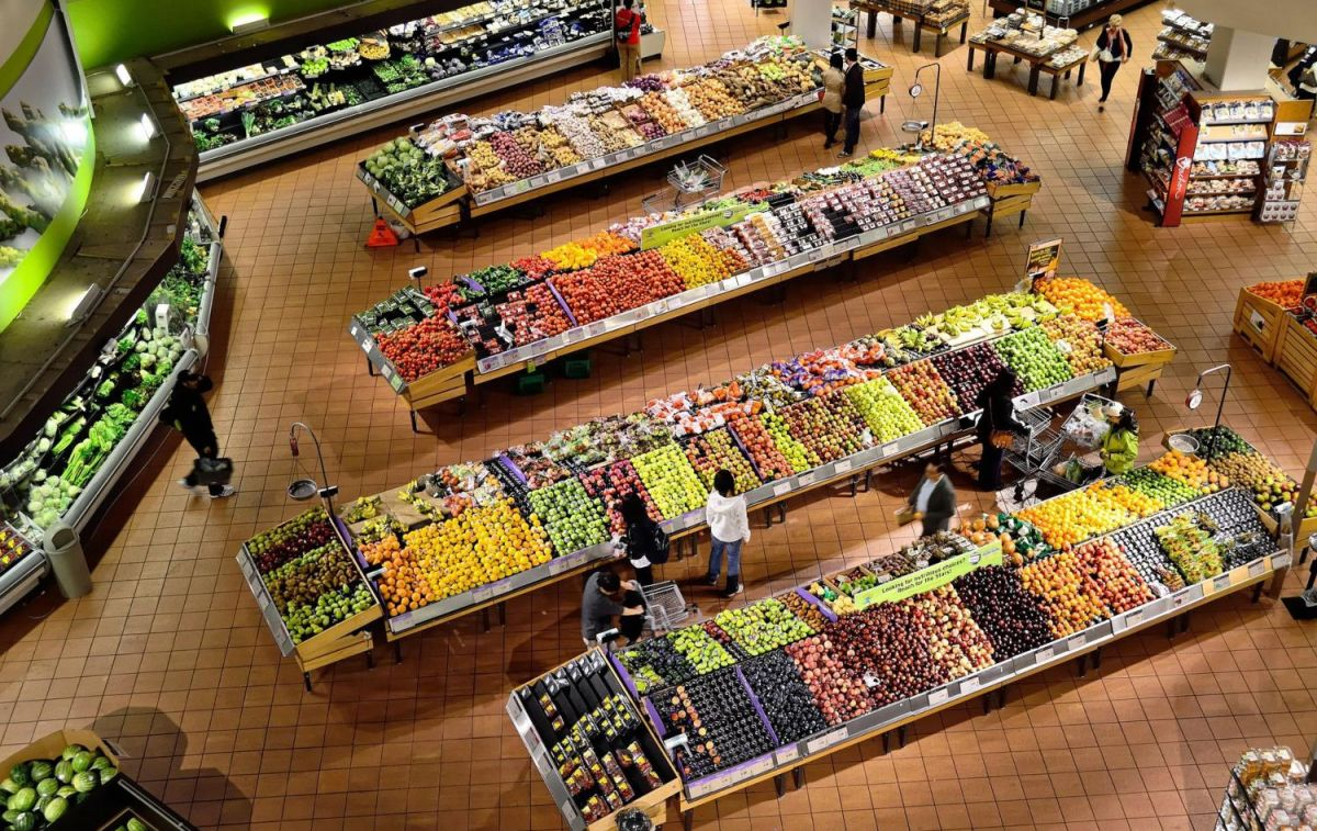 La sección de frutas y verduras de un supermercado / FLICKR