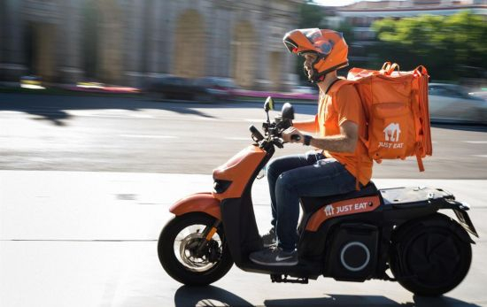 Un repartidor de Just Eat en la moto EP Un repartidor de Just Eat en la moto EP
