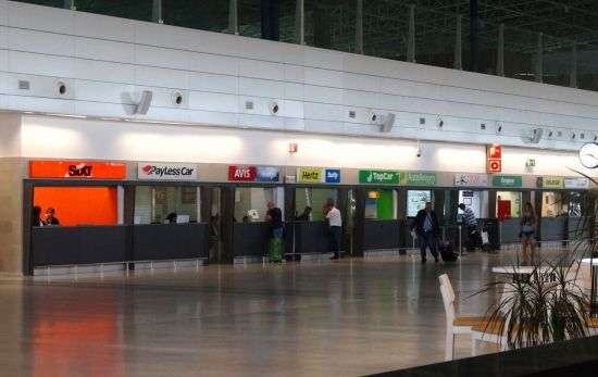 Las oficinas de empresas de 'rent a car' del aeropuerto de Fuerteventura, en Canarias / EP