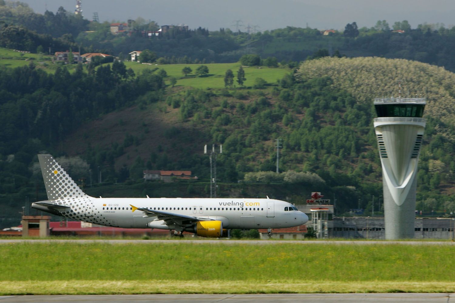 Una avión de Vueling, la aerolínea que aceptará bitcoin EP
