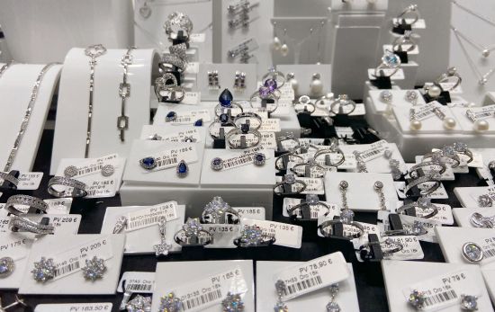 La venta de diamantes cae, resiste mejor la crisis que el mercado de