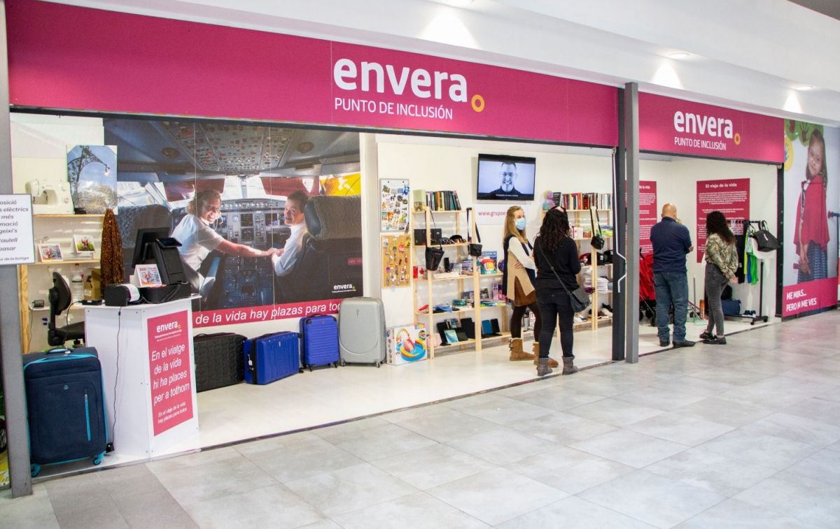 Punto de Inclusión de Envera, en Carrefour-Prat, donde se encuentran los objetos perdidos / Foto cedida por envera