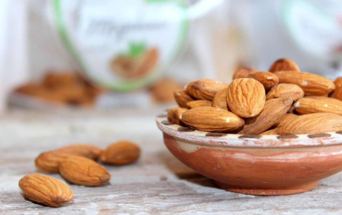 Almendras, uno de los frutos secos que más recomiendan los nutricionistas / Pixabay