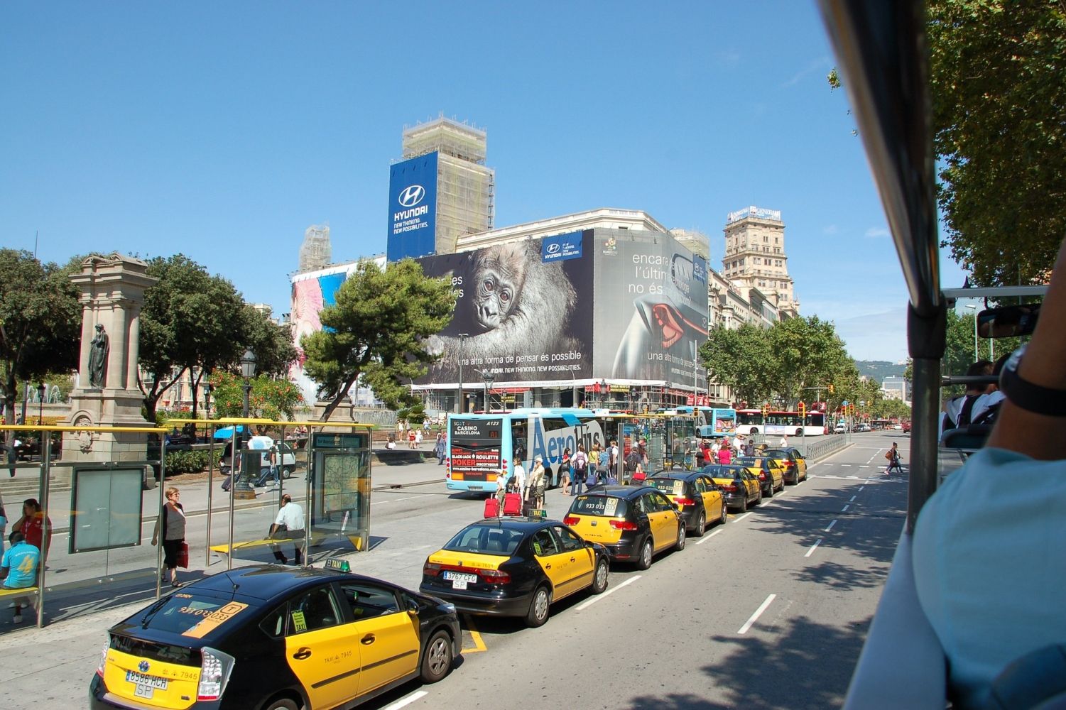 Varios taxis en una parada de Barcelona / PIXABAY