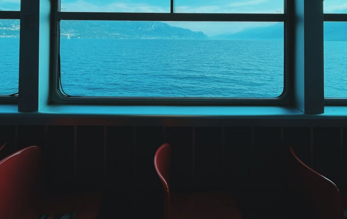 Vistas al mar desde el interior de una embarcación / UNSPLASH