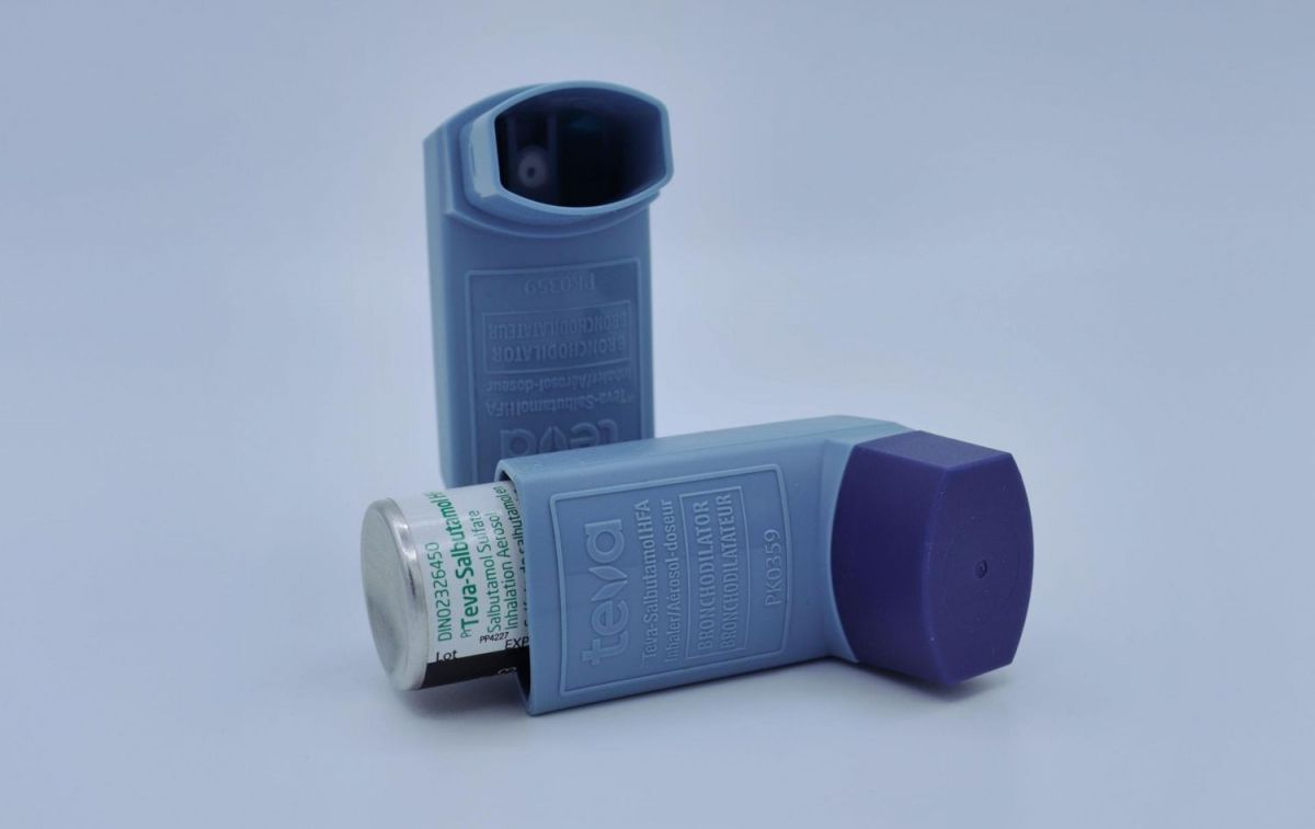 Un par de inhaladores como los que usan los pacientes con asma / PIXABAY
