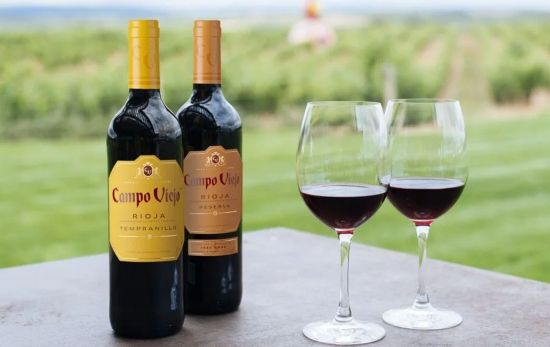 Dos botellas de Campo Viejo / CAMPOVIEJO
