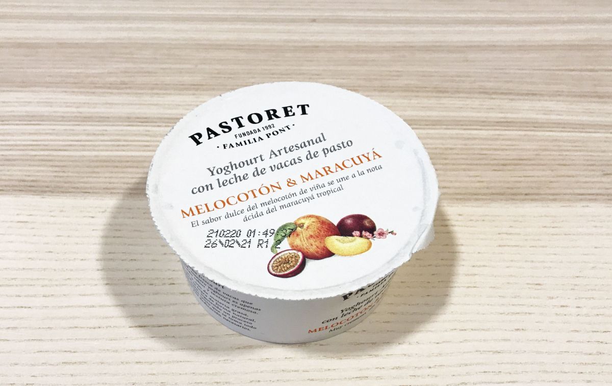 Yogur artesanal sabor a melocotón y maracuyá de Pastoret / CONSUMIDOR GLOBAL Yogur artesanal sabor a melocotón y maracuyá de Pastoret / CONSUMIDOR GLOBAL