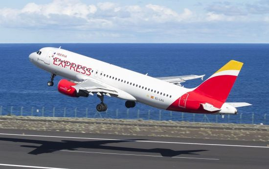 Un avión de Iberia Express como el del vídeo que se ha hecho viral / EP Un avión de Iberia Express como el del vídeo que se ha hecho viral / EP