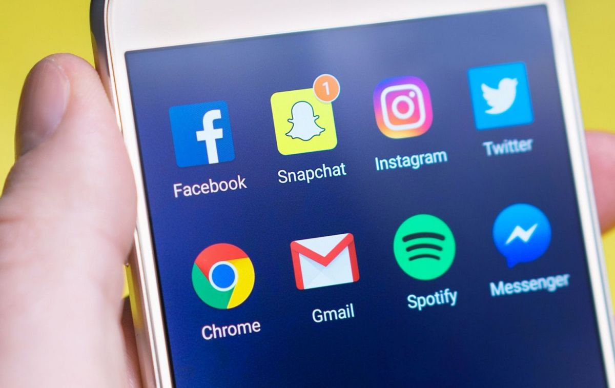Varias aplicaciones instaladas en un móvil, entre ellas Facebook e Instagram / PEXELS