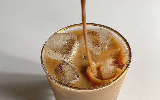 Un café con hielo / PEXELS Un café con hielo / PEXELS