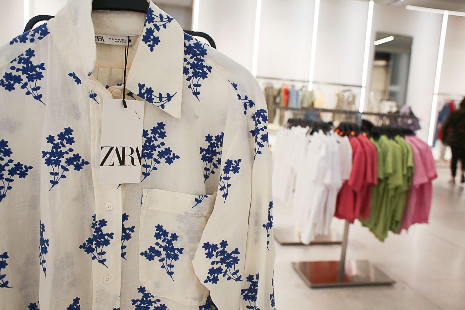 Una camisa de Zara, emblema de Inditex / EUROPA PRESS - CÉZARO DE LUCA
