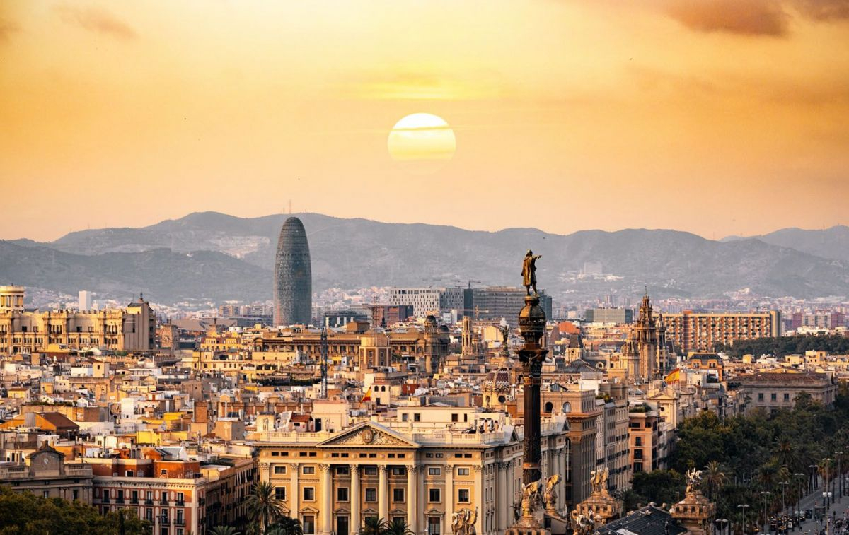 Barcelona, una de las ciudades de España que más turistas recibe / PEXELS