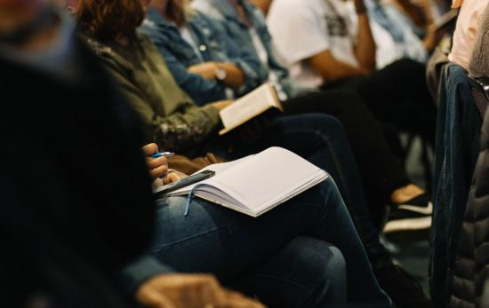 Varios estudiantes que han solicitado una beca al Ministerio de Educación / UNSPLASH Varios estudiantes que han solicitado una beca al Ministerio de Educación / UNSPLASH