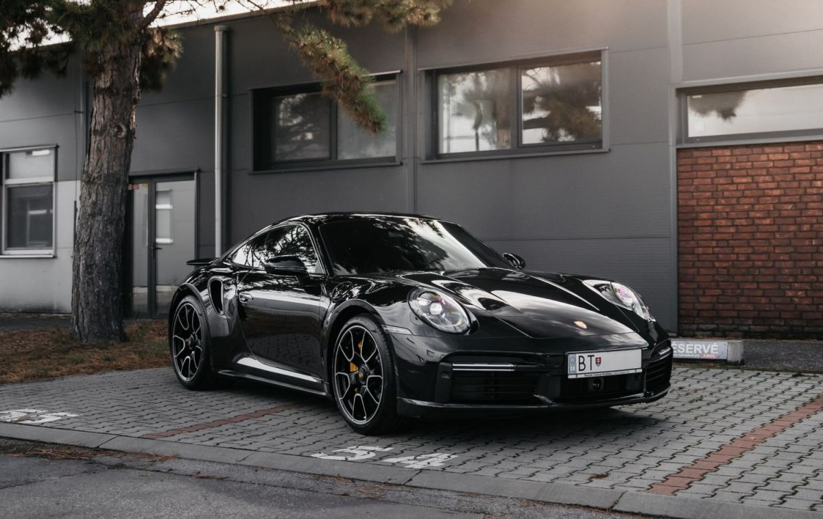 El Porsche 911, uno de los coches más caros de asegurar / UNSPLASH
