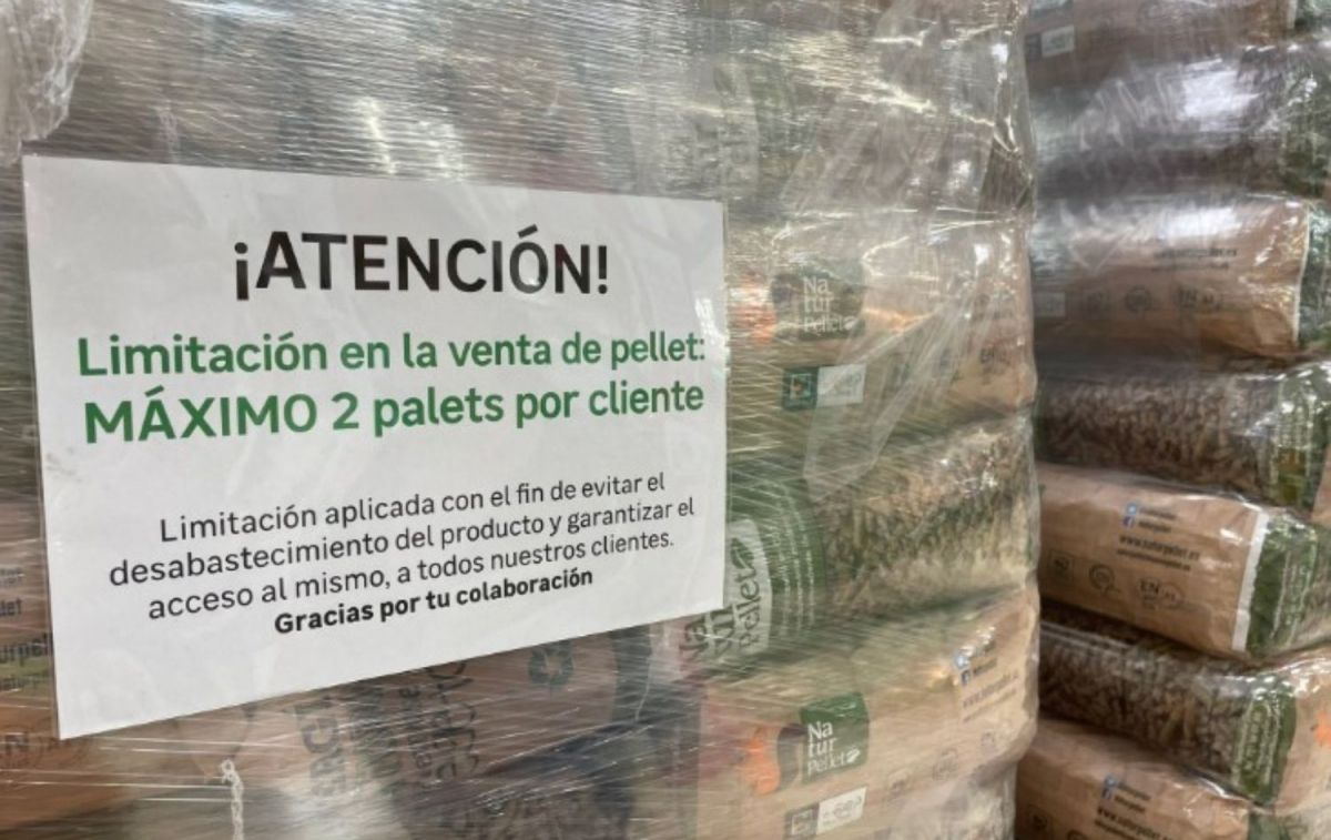 Un palet con sacos de pellets en un Leroy Merlin en Las Rozas (Madrid) / Foto cedida a CG