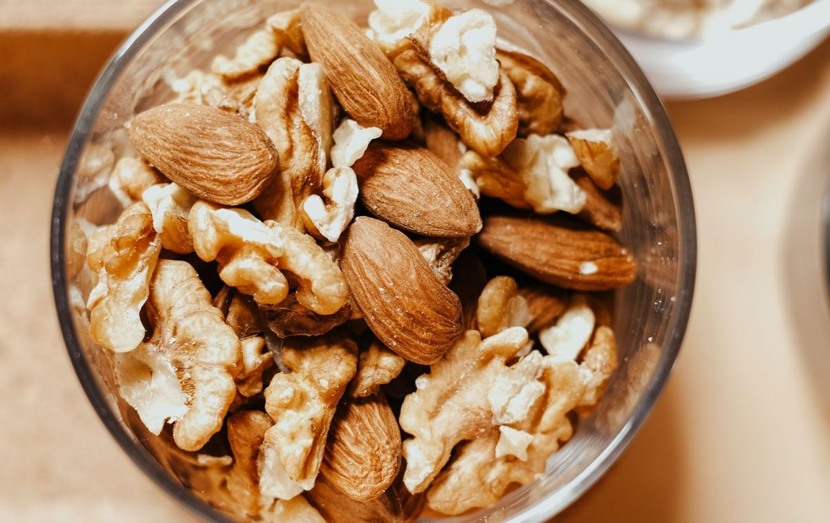 Un bote con almendras y nueces / PEXELS Un bote con almendras y nueces / PEXELS