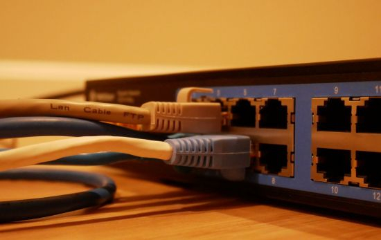 Parte trasera de un router / UNSPLASH Parte trasera de un router / UNSPLASH