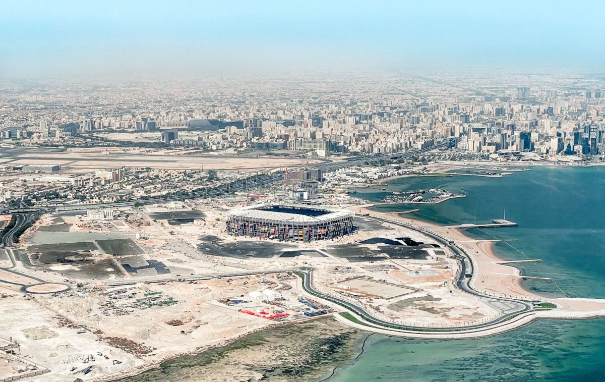 La construcción de un estadio en una ciudada qatarí / UNSPLASH