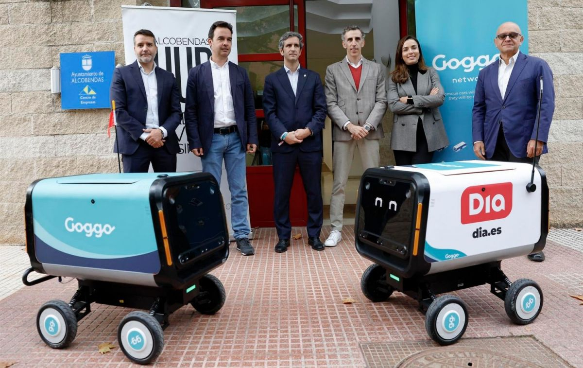 Presentación de los primeros robots de reparto en Alcobendas / EFE