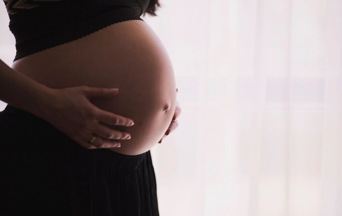 Una mujer durante su embarazo / UNSPLASH