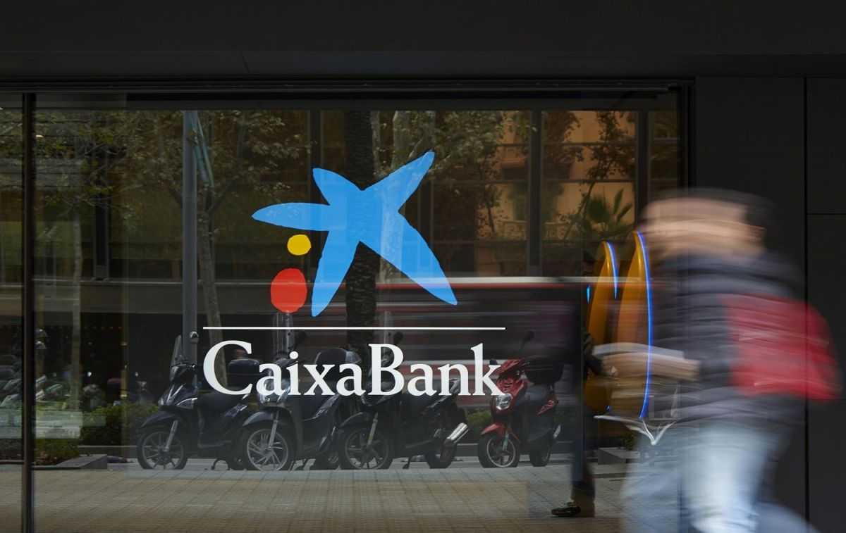 Una oficina de CaixaBank / EP Una oficina de CaixaBank / EP