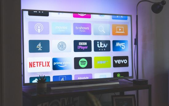 Plataformas de 'streaming' en una televisión / UNSPLASH Plataformas de 'streaming' en una televisión / UNSPLASH