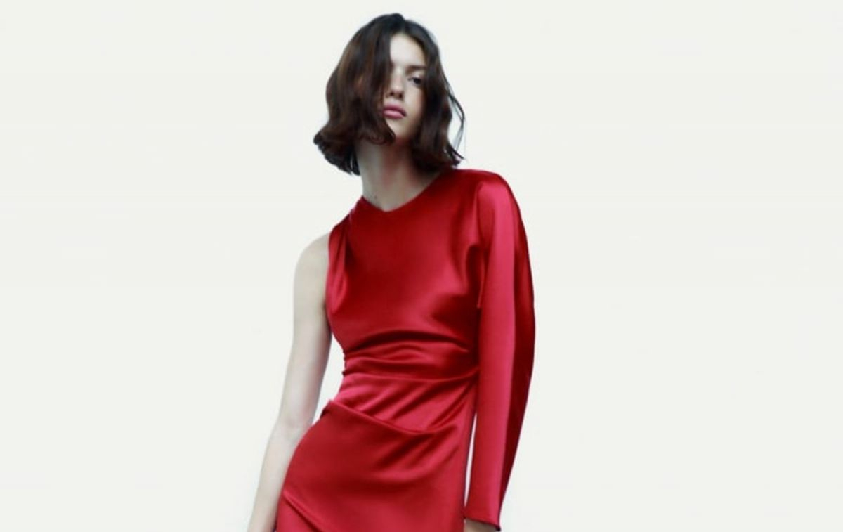 Vestido rojo satinado / ZARA