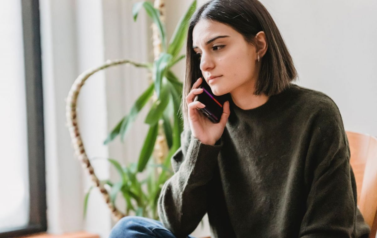 Una mujer hace unas llamadas a un número de atención al cliente / PEXELS Una mujer hace unas llamadas a un número de atención al cliente / PEXELS