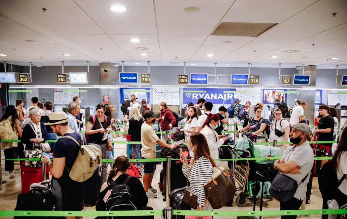 Colas en el aeropuerto de Madrid Barajas por un paro de Ryanair / EP