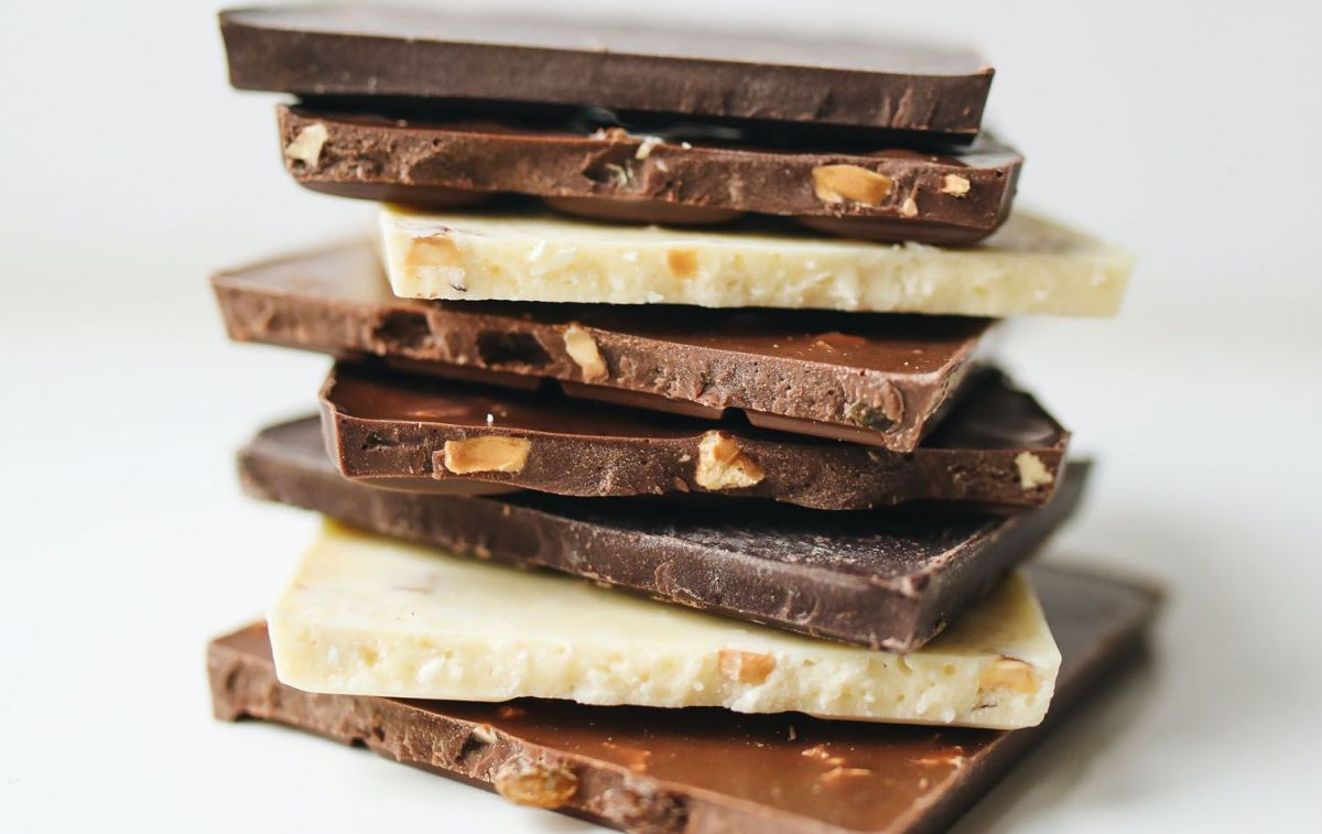 Tabletas de chocolate negro, con leche y blanco / PEXELS Tabletas de chocolate negro, con leche y blanco / PEXELS