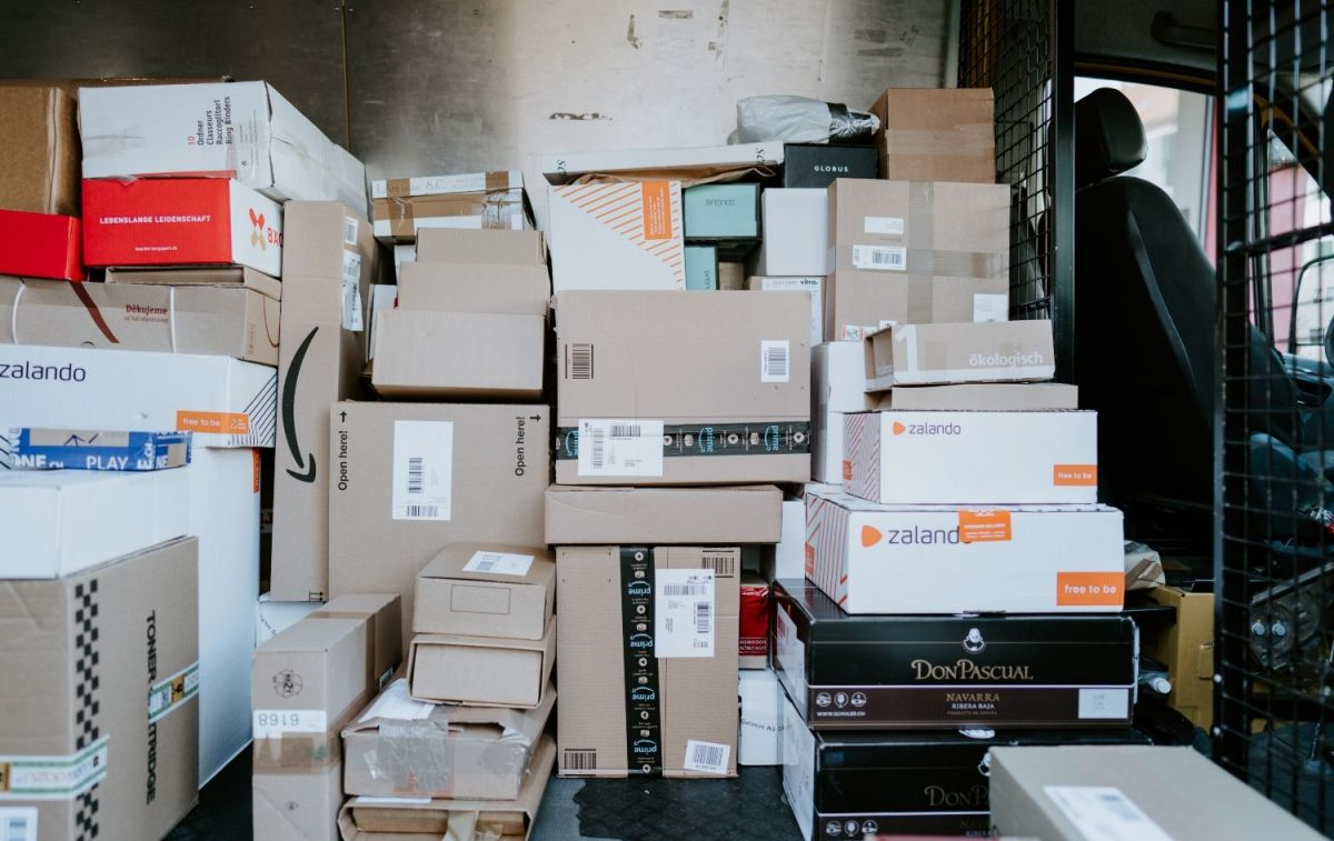Varios paquetes de Amazon y Zalando, empresas con las que trabaja Paack / UNSPLASH Varios paquetes de Amazon y Zalando, empresas con las que trabaja Paack / UNSPLASH